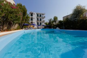 Piscina Termale Esterna Hotel Letizia
