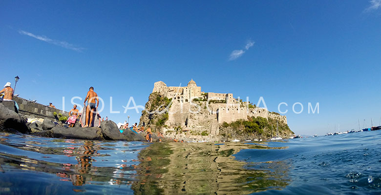 Bagno sotto al Castello Aragonese a Ischia