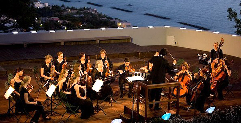 Concerto sotto le stelle al Teatro Greco della Mortella